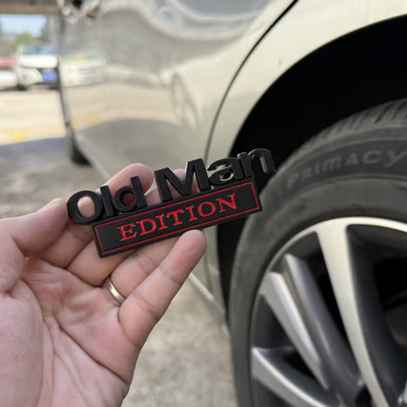 🚗Vis frem personligheten din med dette morsomme 💨 «Old Man Edition»-merket! 😆👴