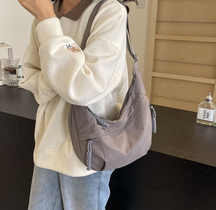 🔥Fasjonabel skulderveske i nylon i ensfarge